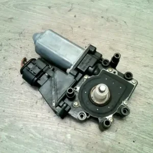 AUDI A4 94-98 Jobb első ablakemelő motor sedan bontott alkatrész Árcsökkenés