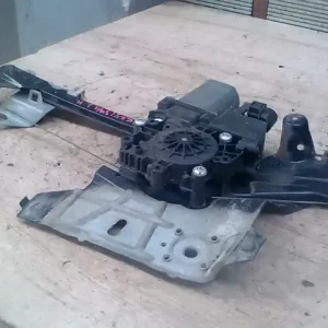 Vedd meg online AUDI A4 94-98 Jobb hátsó ablakemelő szerkezet elektromos bontott alkatrész