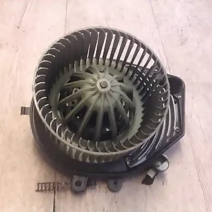 AUDI A4 98-01 Fűtőmotor klímás bontott alkatrész Árcsökkenés