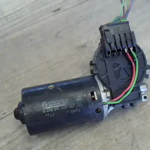 Végkiárusítás AUDI A6 94-97 Ablaktörlő motor első 2.6i bontott alkatrész