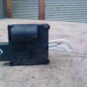 AUDI A8 2003.01.01-2010.02.28 Fűtésszabályzó zsalu állító motor bontott alkatrész Népszerű