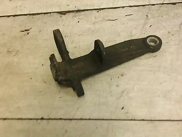 Olcsóbb BMW E30 81-94 Generátor tartó bak 1.8ibontott alkatrész