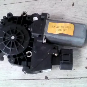 AUDI A8 94.06-02.12 Bal első ablakemelő motor bontott alkatrész Korlátozott ajánlat