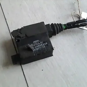 AUDI A8 94.06-02.12 Csomagtérajtó központi zár motor bontott alkatrész Legnépszerűbb