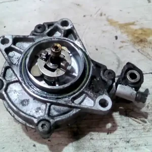 AUDI A8 94.06-02.12 Vákuumpumpa bontott alkatrész Alacsony ár