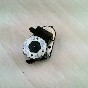 Árengedmény BMW E39 95-03 Fűtésszabályzó zsalu állító motor bontott alkatrész