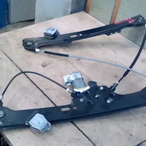 Biztonságos fizetés BMW E61 2003.07.01-2010.10.01 Bal első ablakemelő szerkezet elektromos kombi bontott alkatrész