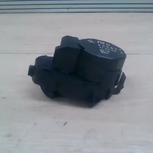 Árengedmény BMW E65 02.09.01-08.09.30 Fűtés állító motor bontott alkatrész