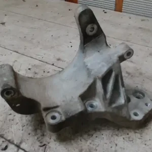 Végkiárusítás CHEVROLET AVEO T250/255 06.01-11.12 Generátor tartó bak bontott alkatrész