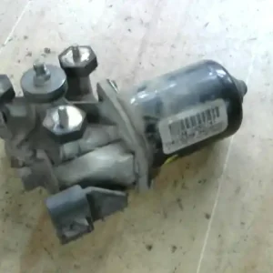 Vedd meg online CHRYSLER STRATUS Ablaktörlő motor első bontott alkatrész