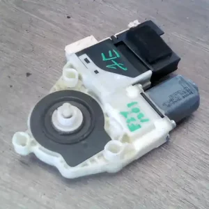 CITROEN C4 2008.10.01-2010.09.30 Jobb első ablakemelő motor bontott alkatrész Biztonságos fizetés