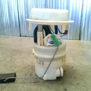 Vedd meg online CITROEN C5 -04.09 üzemanyag szivattyú 2.0 b bontott alkatrész