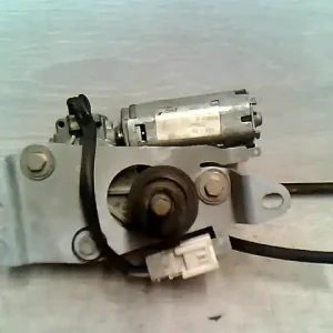 Vedd meg most CITROEN XSARA 00.11-04.12 Ablaktörlő motor hátsó3 vezetékes bontott alkatrész