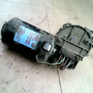 Népszerű DACIA LOGAN 04.11-08.06 Ablaktörlő motor első bontott alkatrész