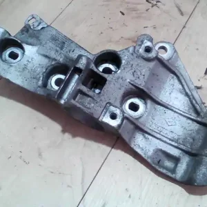 DACIA LOGAN 04.11-08.06 Generátor tartó bak 1.5dci bontott alkatrész Outlet