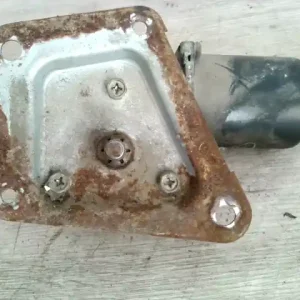 DAIHATSU COURE Ablaktörlő motor első bontott alkatrész Rendeld meg most