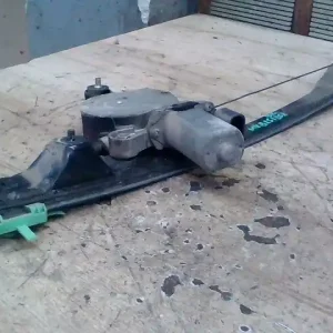 Prémium FIAT PUNTO II. Bal első ablakemelő szerkezet elektromos 5 ajtós bontott alkatrész