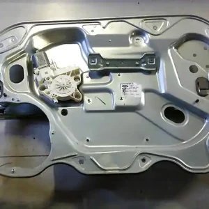 Árengedmény FORD FOCUS 04- Jobb első ablakemelő szerkezet elektromos tartólemezzel, 5 ajtós bontott alkatrész