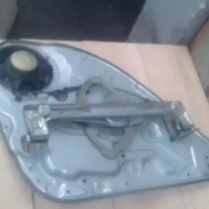 Exkluzív ajánlat FORD FOCUS 04- Jobb hátsó ablakemelő szerkezet elektromos 4 ajtós bontott alkatrész