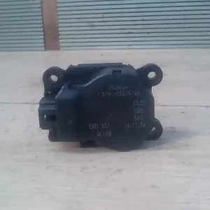 Árengedmény FORD FOCUS 98-04 Fűtés állító motor bontott alkatrész