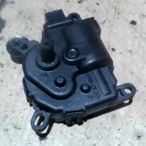 Végkiárusítás FORD FOCUS 98-04 Fűtés állító motor bontott alkatrész