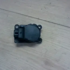 Alacsony ár FORD MONDEO 01-07 Fűtés állító motor bontott alkatrész