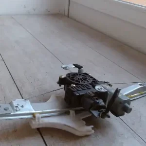 Utolsó esély FORD MONDEO 01-07 Jobb hátsó ablakemelő szerkezet elektromos kombi bontott alkatrész