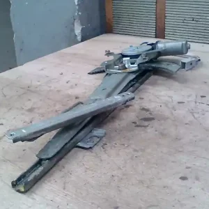 Vedd meg most HONDA HR-V 1999.01-2006.01 Jobb első ablakemelő szerkezet elektromos 5 ajtós bontott alkatrész