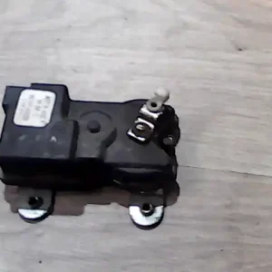 HYUNDAI H1 Jobb első központi zár motor bontott alkatrész Expressz szállítás