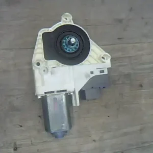 Ne maradj le INFINITI G37 Cabrio Bal első ablakemelő motor bontott alkatrész