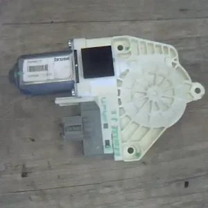 INFINITI G37 Cabrio Jobb első ablakemelő motor bontott alkatrész Azonnali szállítás