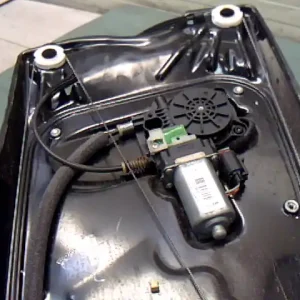 Szuper akció LANDROVER FREELANDER 2006-2014 Bal első ablakemelő szerkezet elektromos bontott alkatrész