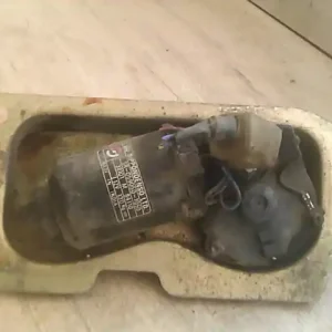 MARUTI 800 Ablaktörlő motor első bontott alkatrész Gyors kiszállítás