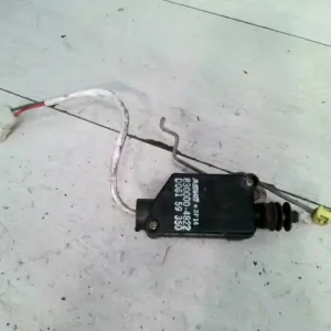 MAZDA 121 90.12.01-96.02.28 Bal hátsó központi zár motor 4 ajtós bontott alkatrész Vásárlói kedvenc