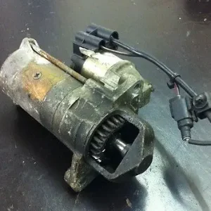 Árengedmény MAZDA 121 96- önindító. benzines bontott alkatrész