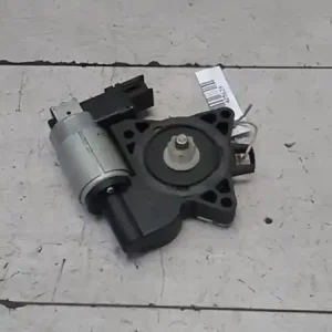 Nézd meg most MAZDA 2 03.04-07.11 Jobb hátsó ablakemelő motor bontott alkatrész