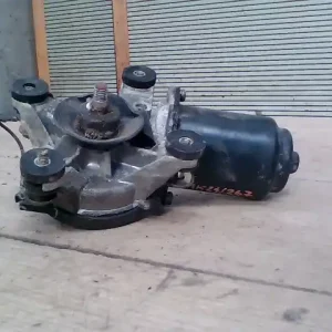 Biztonságos vásárlás MAZDA 323 98-01 Ablaktörlő motor első bontott alkatrész