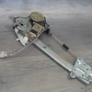 MAZDA 323 94-98 Jobb hátsó ablakemelő szerkezet elektromos bontott alkatrész Csak ma