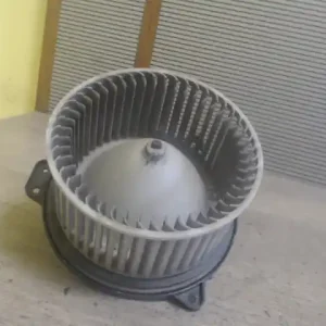 Gyors kiszállítás MAZDA 323F 98-04 Fűtőmotor 1.3 i bontott alkatrész