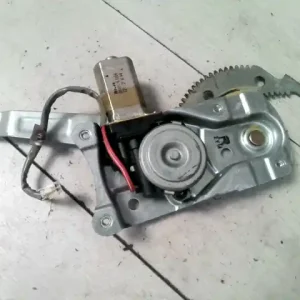 Gyors szállítás MAZDA 323F 98-04 Jobb hátsó ablakemelő szerkezet elektromos 5 ajtós bontott alkatrész