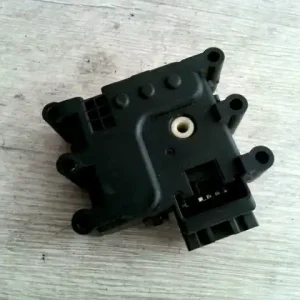 Különleges ajánlat MAZDA 6 02-05 Fűtésszabályzó zsalu állító motor bontott alkatrész