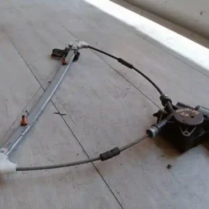 Rendeld meg most MAZDA 6 02-05 Jobb hátsó ablakemelő szerkezet elektromos kombi bontott alkatrész