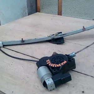 Vedd meg most MAZDA 6 02-05 Jobb első ablakemelő szerkezet elektromos bontott alkatrész