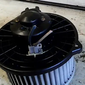 Vedd meg online MAZDA 6 02-05 Fűtőmotor 2.0did bontott alkatrész