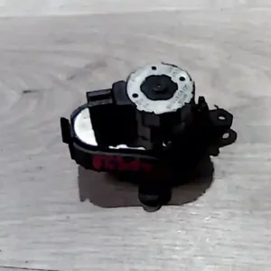 Biztonságos vásárlás MAZDA 626 -97 Fűtésszabályzó zsalu állító motor bontott alkatrész