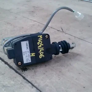 Kedvezményes ár MAZDA Demio 2000- Csomagtérajtó központi zár motor 5 ajtós bontott alkatrész