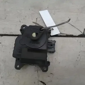 MAZDA MPV 99-05 Fűtésszabályzó zsalu állító motor bontott alkatrész Rendeld meg most