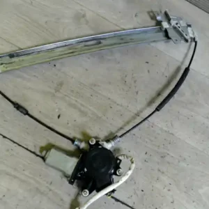 Árengedmény MAZDA PREMACY 99.01-05.10 Bal első ablakemelő szerkezet elektromos bontott alkatrész