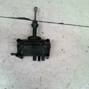 Legnépszerűbb MERCEDES 124 Bal hátsó központi zár motor vákuumos bontott alkatrész