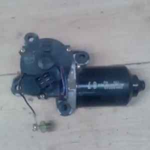 MITSUBISHI L300 Ablaktörlő motor első bontott alkatrész Kedvezmény